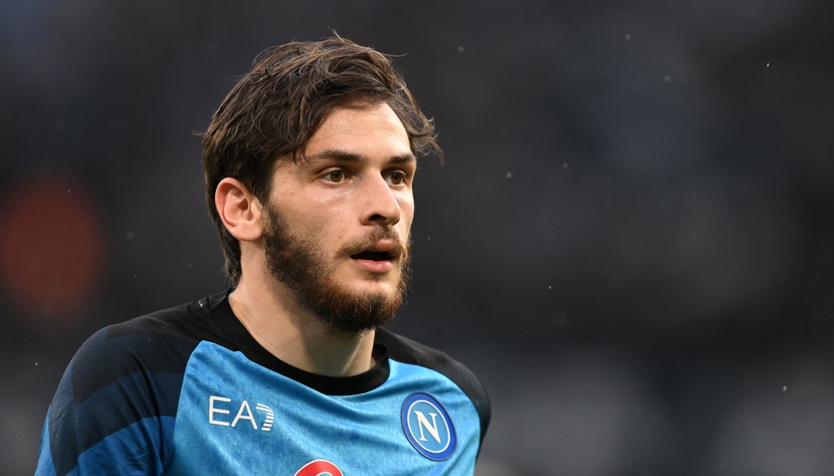 Napoli vendos çmimin për lojtarin Kvicha Kvaratskhelia