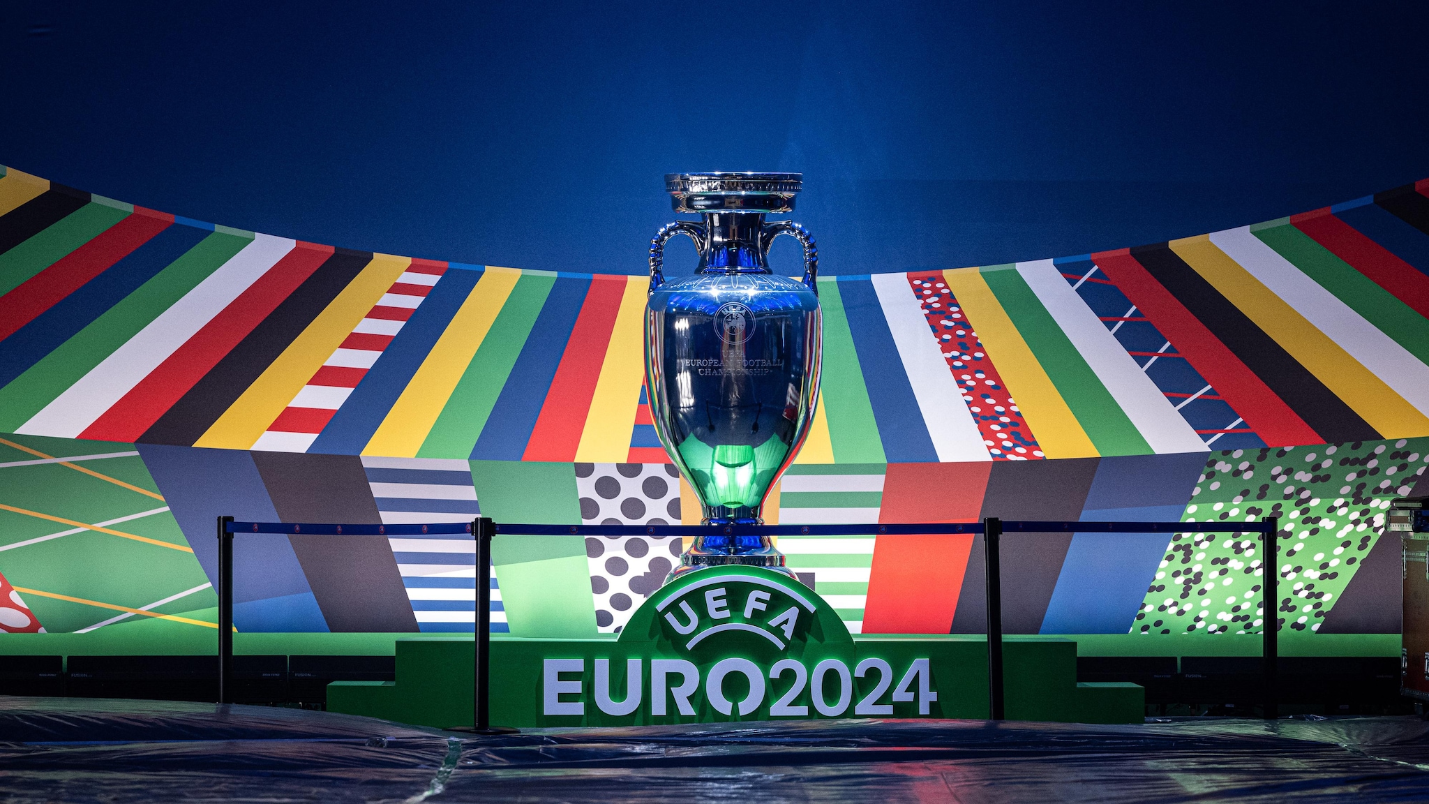 Vetëm kapitenët do të mund të dëgjojnë shpjegimet e gjyqtarëve në Euro 2024