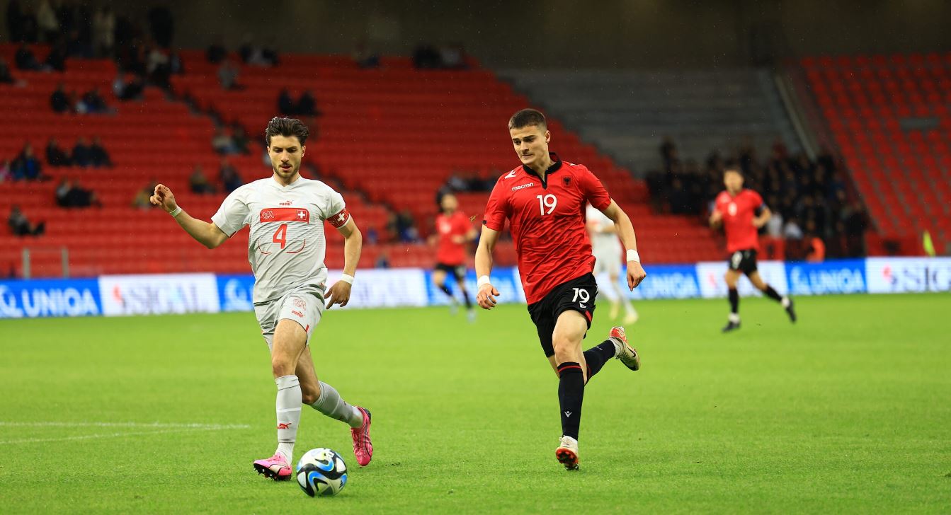 Miqësorja me Lihtenshtejnin/ Lista e U-21 pëson ndryshime, tre futbollistë largohen nga grumbullimi