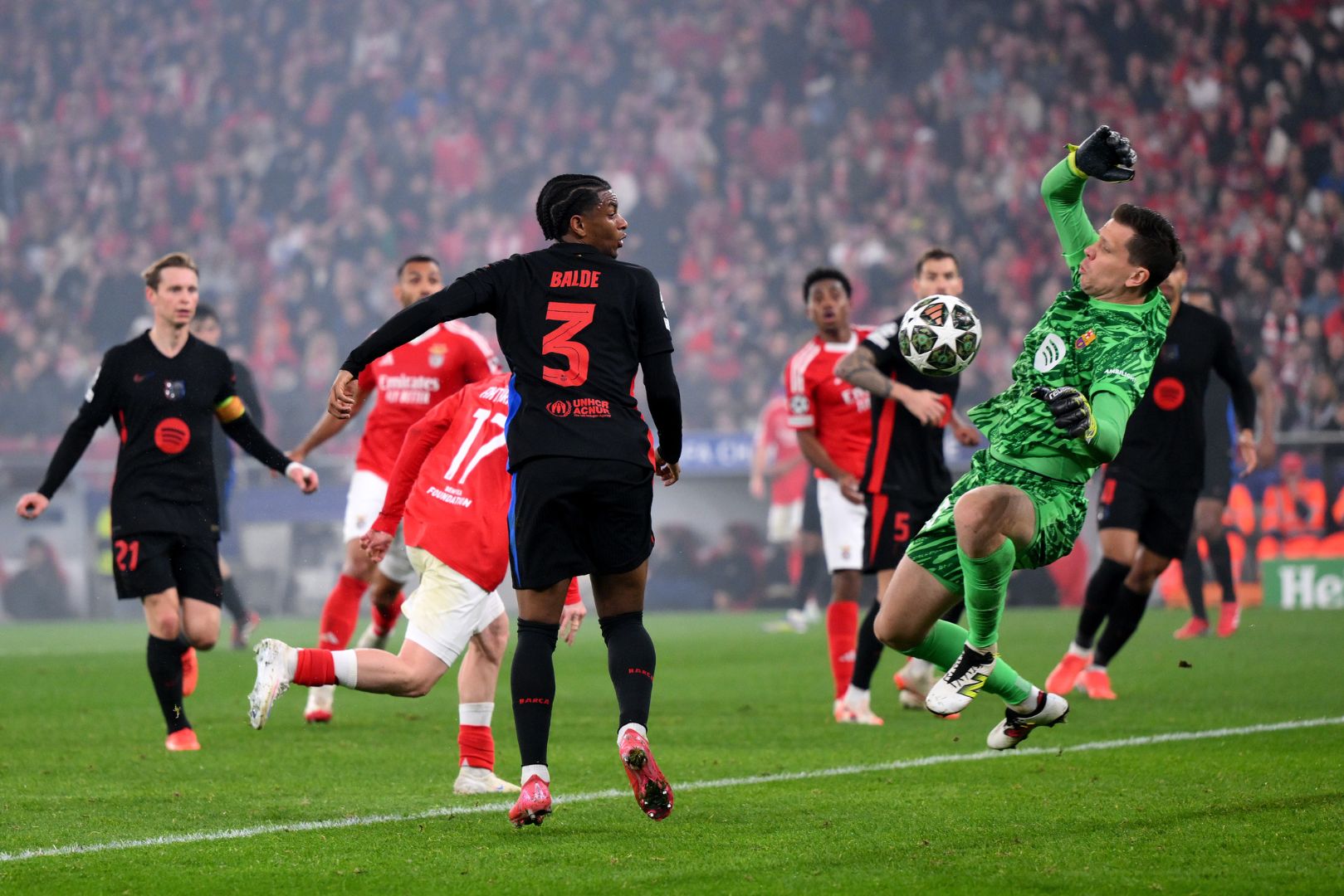SL-Benfica-v-FC-Barcelona-UEFA-Champions-League-202425-Round-of-16-First-Leg-1