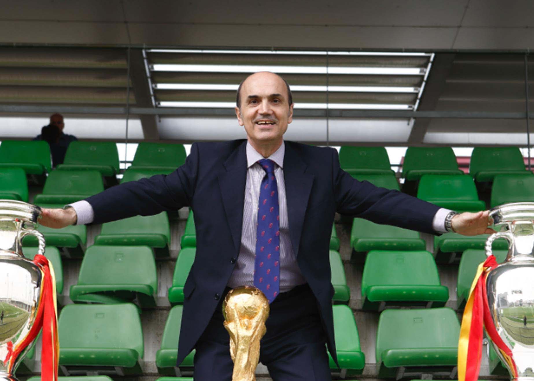 Eduard Dervishaj: “Pesë ditë janë për punë, siç thotë bibla. Dita e shtatë  është e zotit, perëndia juaj. Dita e gjashtë është për futboll” | Gazeta  Telegraf