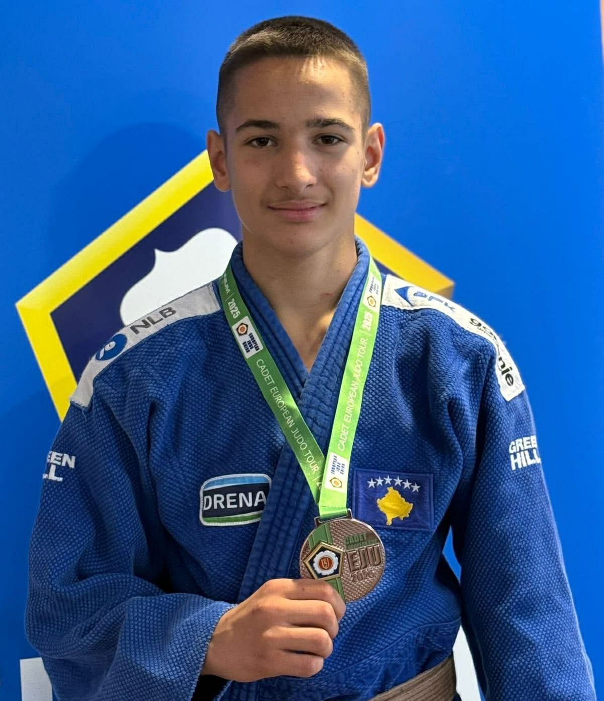 Djali i Driton Kukës fiton medaljen e bronztë, mposht serbin