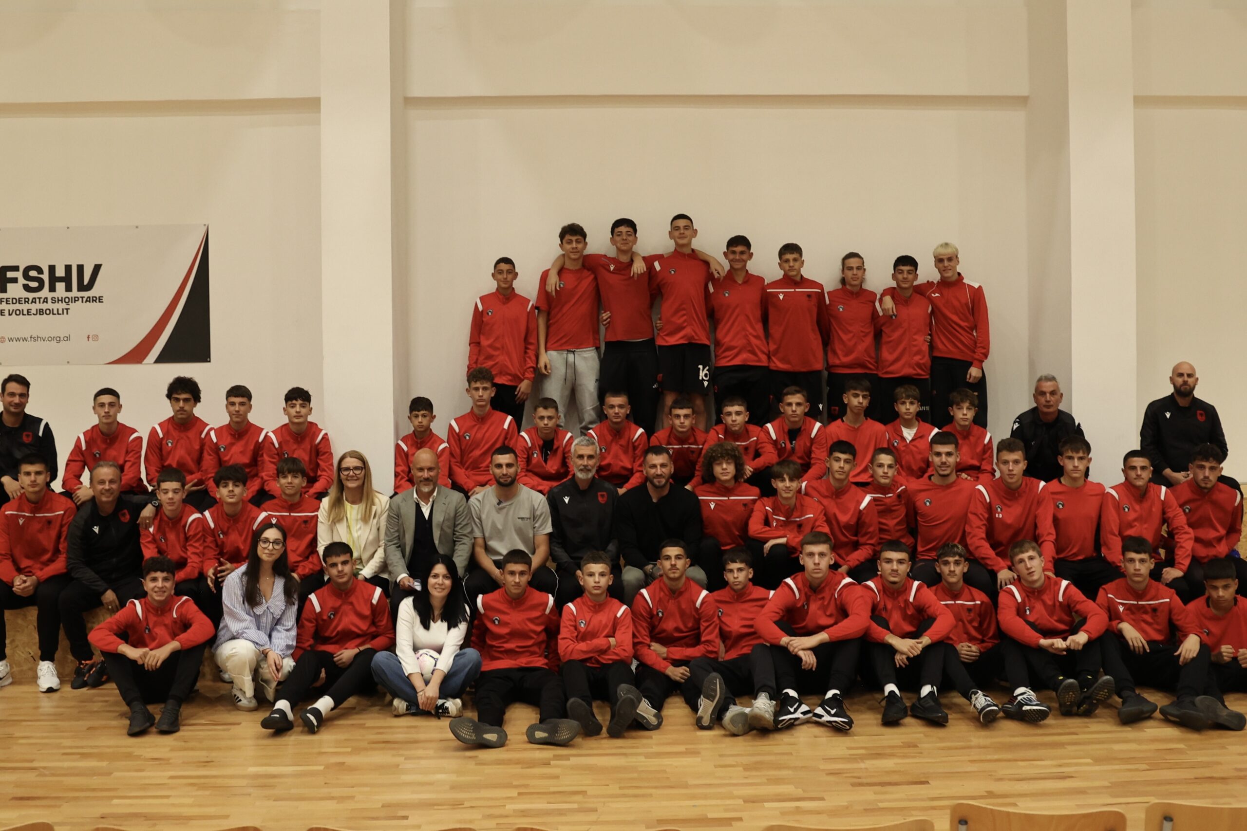 Elite Youth Development Academy, Alban Hoxha dhe Xhuliano Skuka ndajnë eksperiencat me talentet e rinj