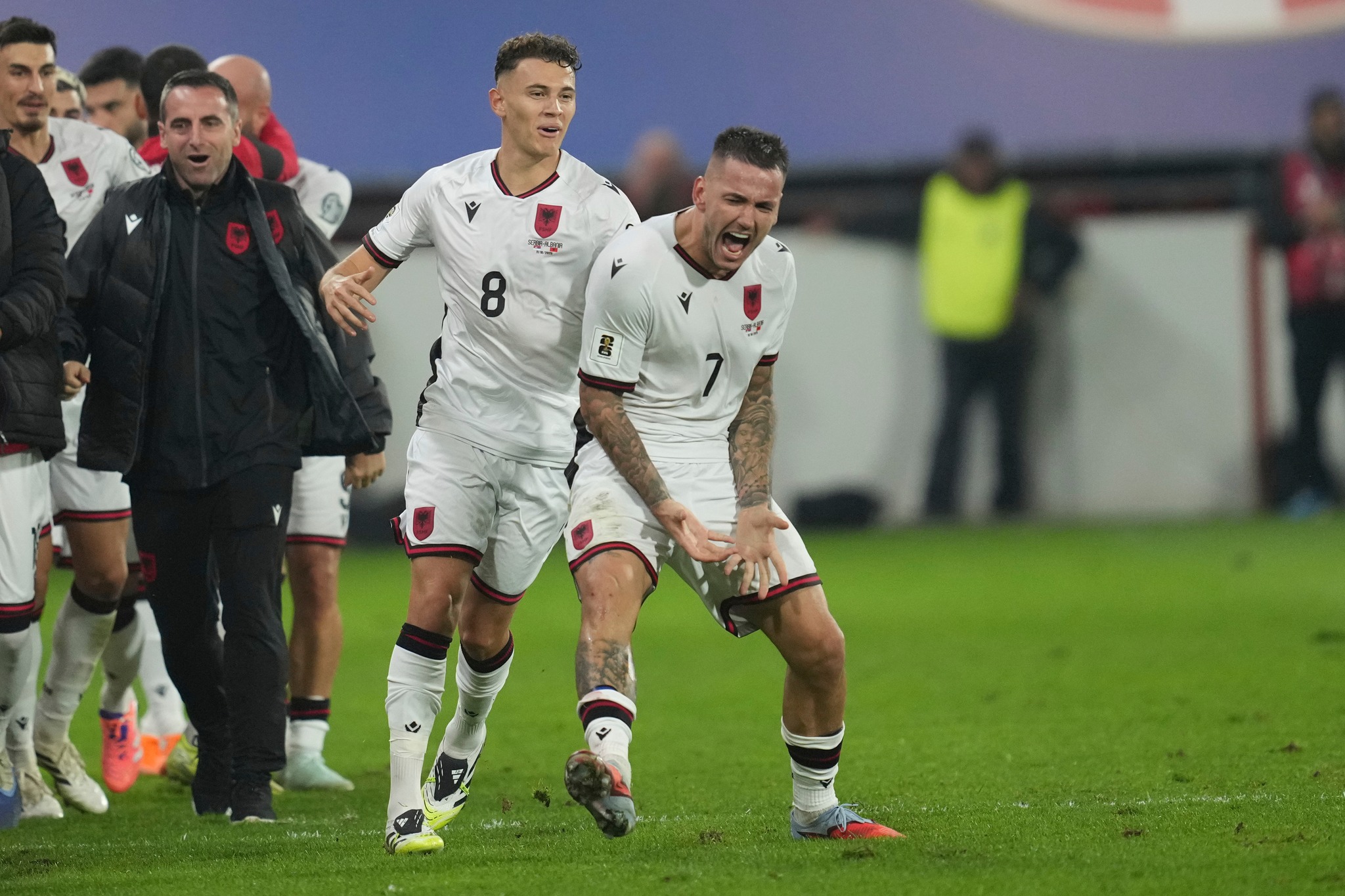 Manaj flet pasi e “shkundi” Serbinë: Sonte i rrahëm në shtëpinë e tyre