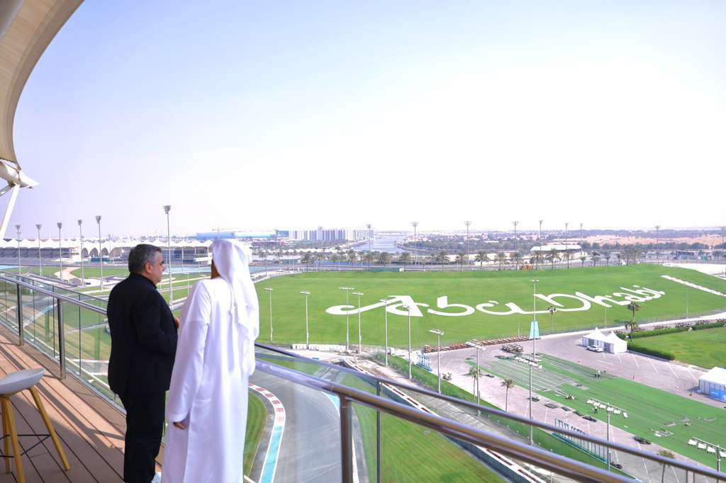 Projekti “Auto Moto Park Albania”/ Ministri Blendi Gonxhja takon në Abu Dhabi shefin e pistës ikonike “Yas Marina Circuit”