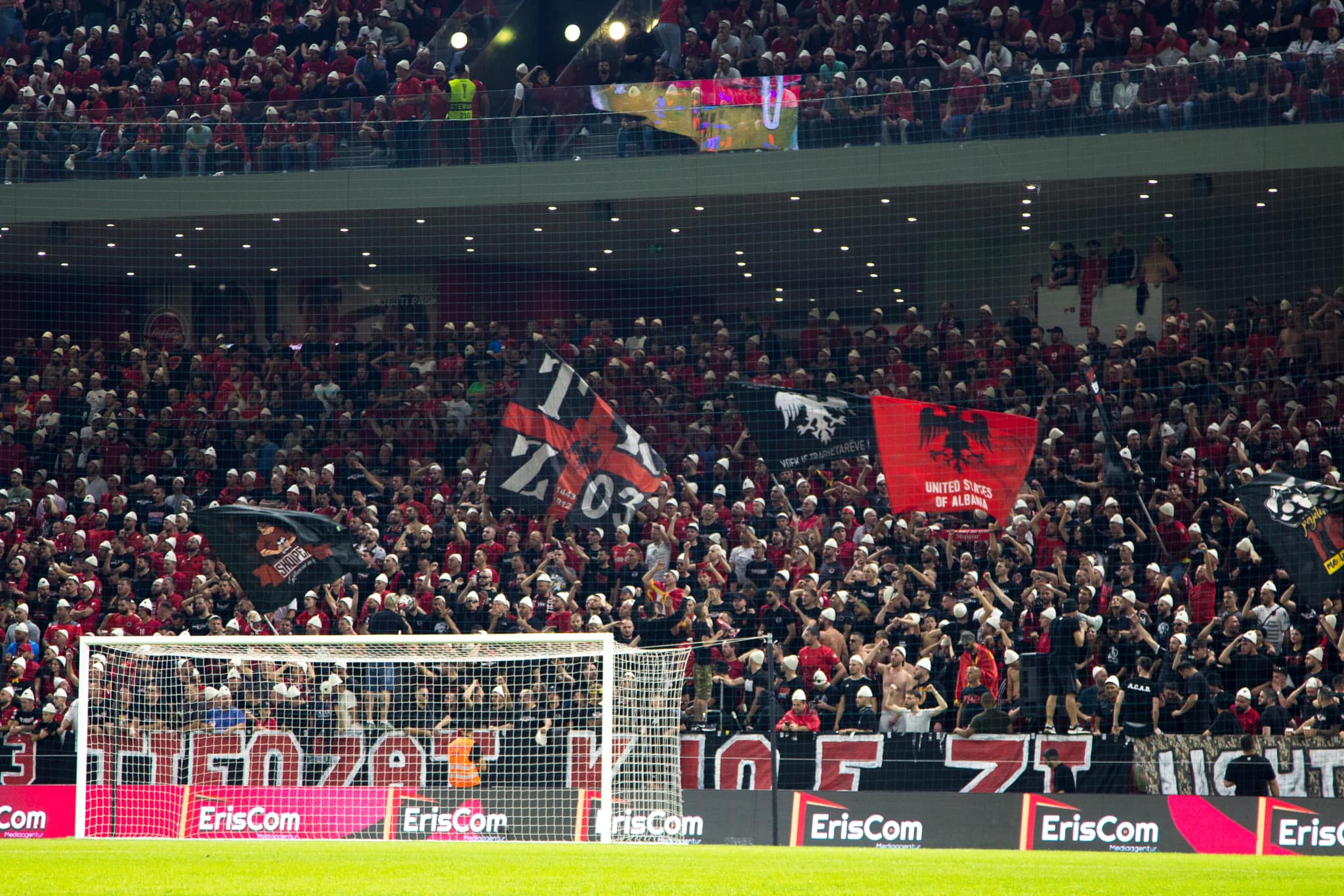 Serbët frikësohen se shqiptarët po blejnë bileta për ndeshjen e sotme: Ja si po i sigurojnë