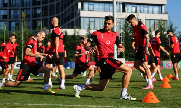Shqipëria mbyll përgatitjet në Tiranë për sfidën ndaj Serbisë, nesër udhëton drejt Nishit