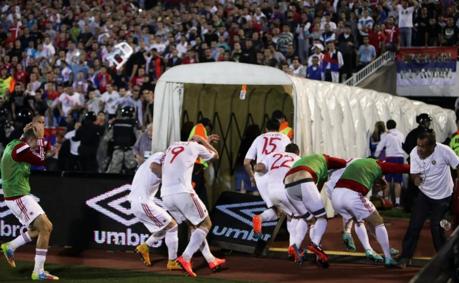 Snajperë, ekspertë të dronëve dhe bileta të kufizuara/ Mediat e huaja: Serbi-Shqipëri, ndeshja më e ndezur në botën e futbollit