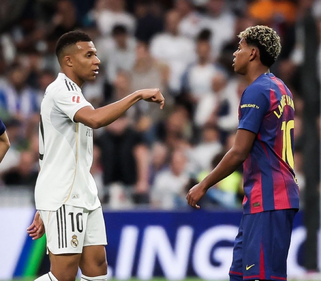 Spektakël në “Bernabeu”: Real Madridi në epërsi ndaj Barcelonës pas 45 minutash