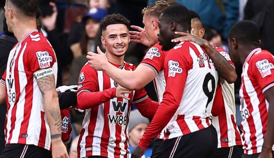 Surprizë në Premier Ligë! Sandërlendi mund Çelsin dhe bëhet pretendent për titullin