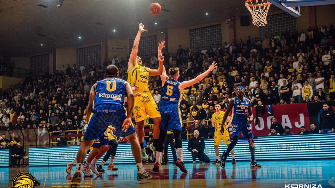 Derbi verdhezi i takon pejanëve