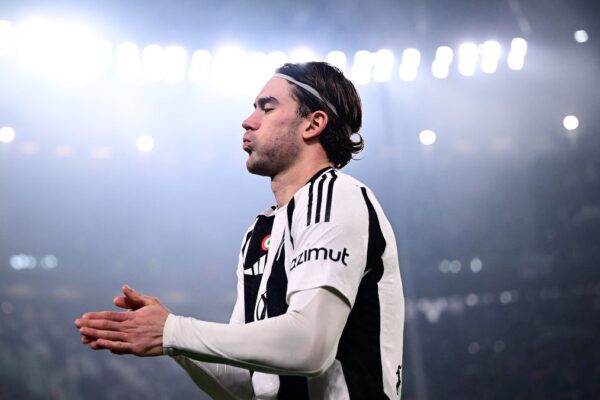 Barcelona? Jo! Destinacioni i ri i Vlahovic mund të jetë Londra, derbi i zjarrtë për sulmuesin e Juventusit