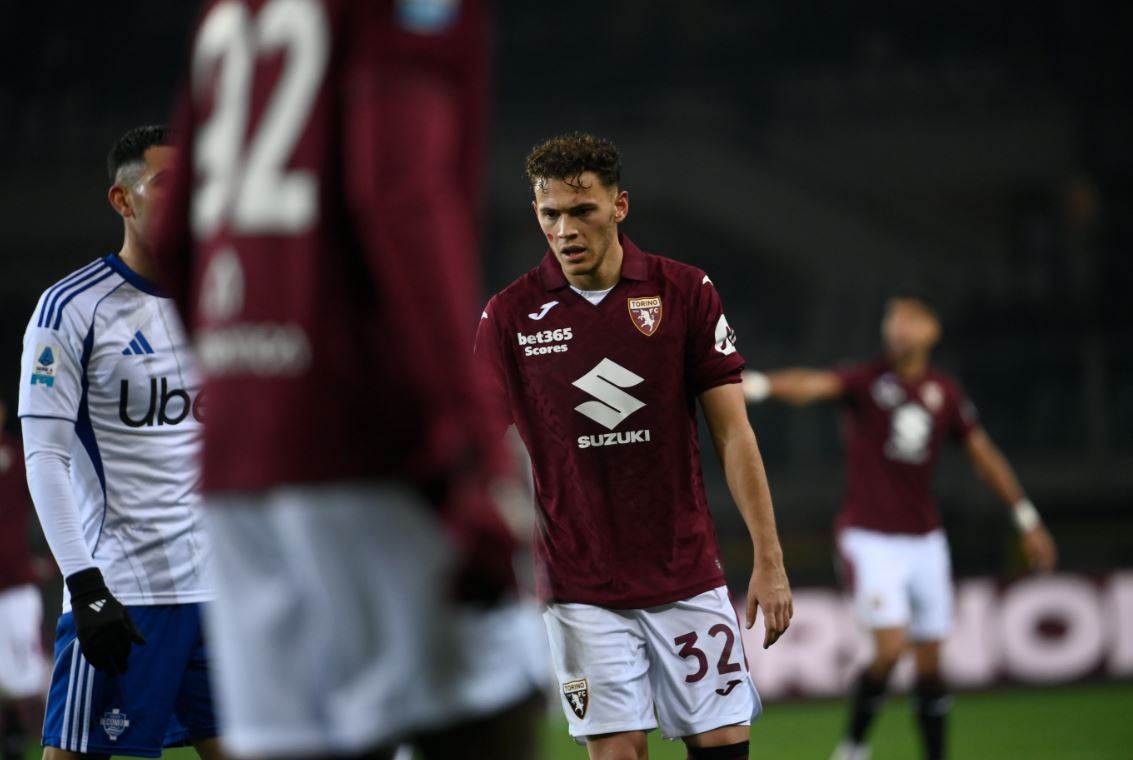 E ardhmja e Asllanit mbetet e paqartë, mesfushori shqiptar ka refuzuar 5 klube