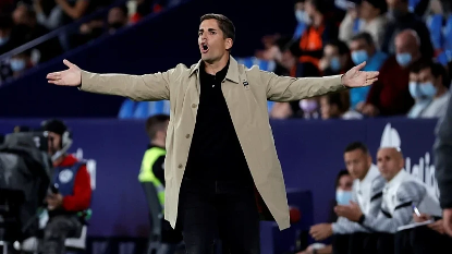 Trajneri përdorte ChatGPT për taktikat dhe vendimet, klubi e shkarkon