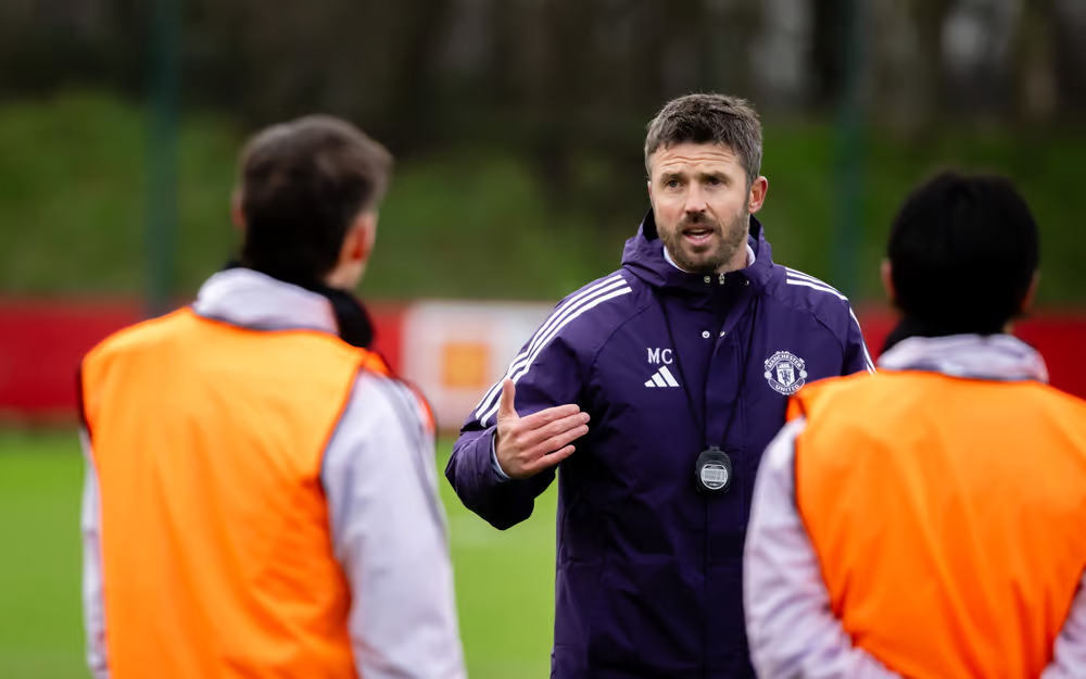 Carrick i përgjigjet Roy Keane: Ai është plotësisht…