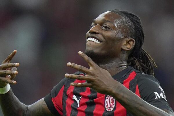 Leão stërvitet edhe ditën e pushimit, Saelemaekers në dyshim për Romën