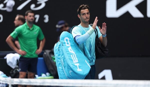 Australian Open/ Drama Musetti! Tërhiqet pas avantazhit 2-0, Djokoviç në gjysmëfinale