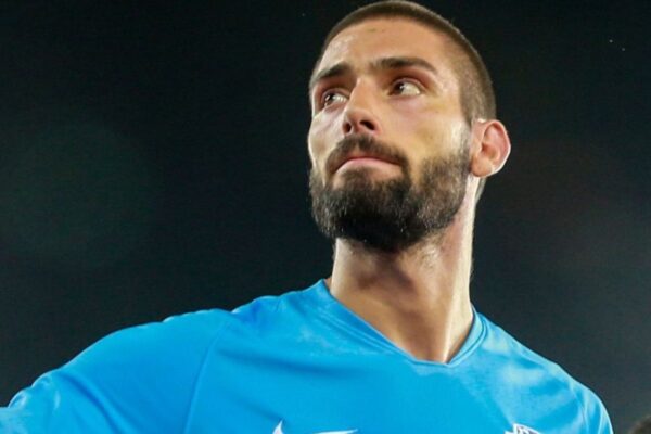 Yannick Carrasco drejt transferimit surprizë në Serie A, e kërkon ekipi që është në garë për titullin