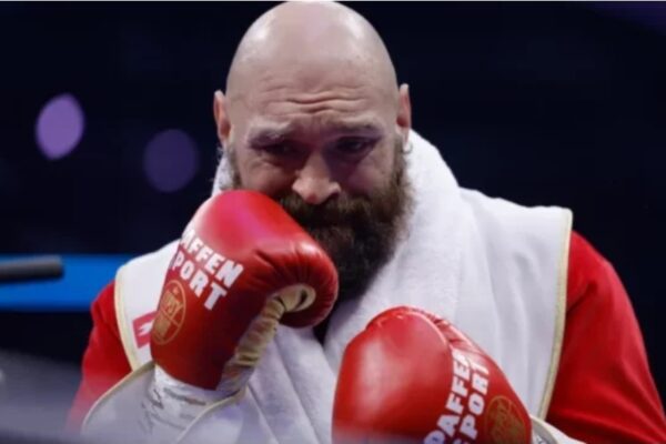 Tyson Fury rikthehet në ring më 11 prill përballë “Përbindëshit”