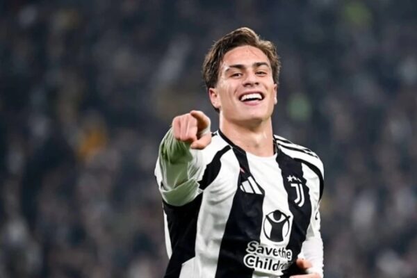 Barcelona “ndjek” me vëmendje sulmuesin e Juventusit