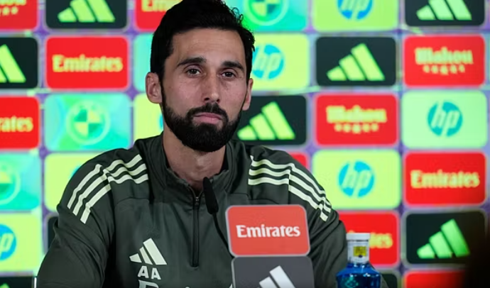 Arbeloa zhgënjeu në debutim, Reali i Madridit kërkon trajner