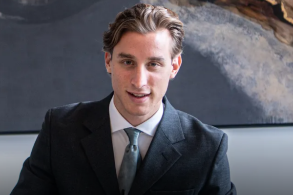 Bove rikthehet në fushë, transferohet te Watford në Angli