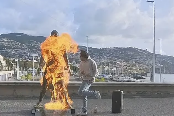 Madeira/ Tentoi të digjte statujën e CR7-ës, policia në ndjekje të vandalit