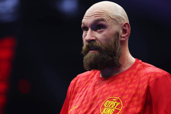 Tyson Fury zyrtarizon rikthimin e tij në boksin profesionist