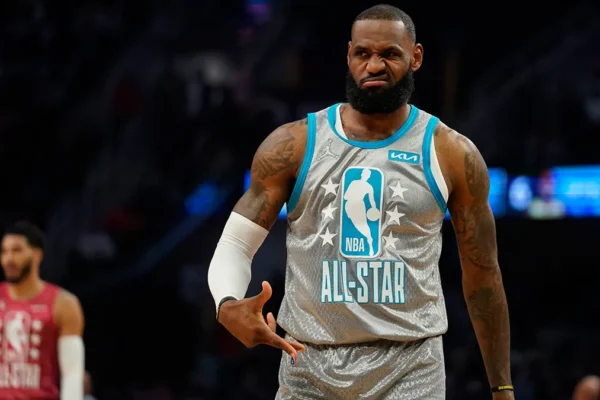 Për herë të parë pas 21 vitesh, LeBron James nuk është titullar në All Star Game