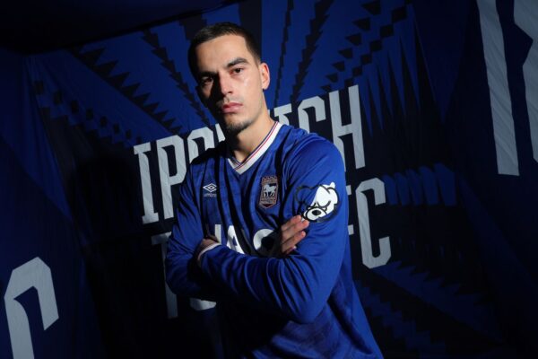 Mehmeti transferohet tek Ipswich Town: Do ndihmoj klubin të ngjitet në Premier League