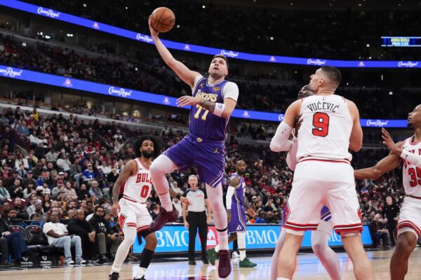 Lakers e Celitcs vazhdojnë me fitore, Warriors pësojn humbje