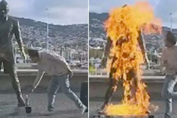 Vandalizohet statuja e Cristiano Ronaldos në qytetin e tij të lindjes, një djalosh ia vë flaken dhe pastaj kërcen