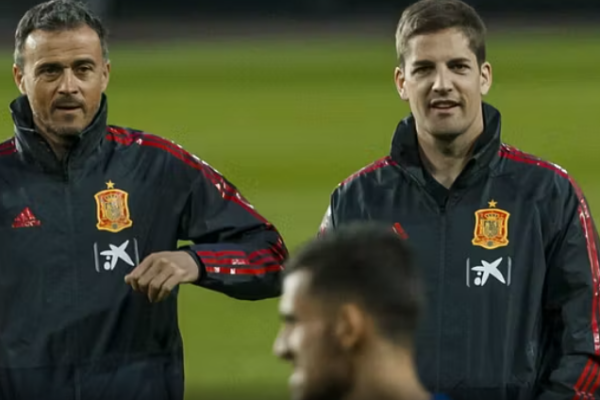 E bujshme nga Rusia, ish-ndihmësi i Luis Enriques shkarkohet për faj të ChatGPT