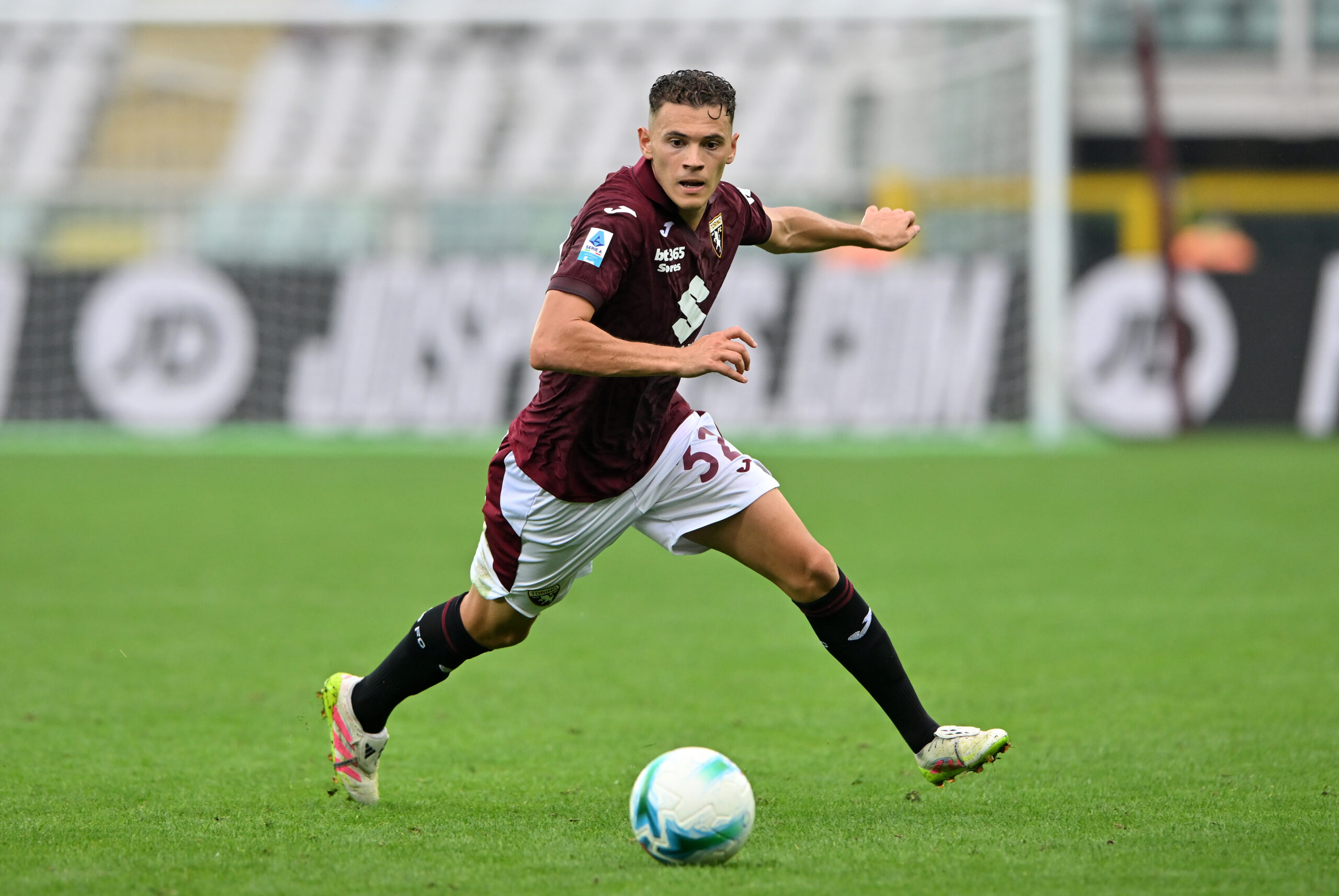 Merkato/ Genoa përgatit revolucin në mesfushë, Asllani dhe jo vetëm në radarët e klubit ligur