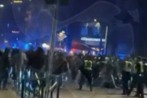 Tension në Malmö para Europa League, Policia ndalon tifozët e Crvena Zvezdës përpara përballjes me klubin suedez