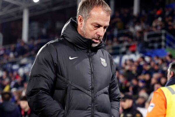 Hansi Flick i shqetësuar për problemet fizike të yjeve Të Barcelonës