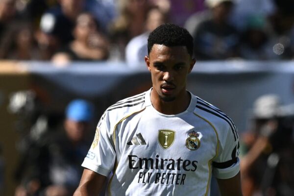 Deri tani ka qëndruar në hije, Arnold rikthehet në shtëpi?