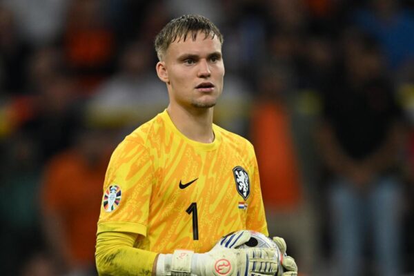 Bayern Munich piketon portierin holandez si pasues të Manuel Neuer