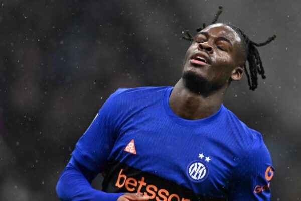 Bayern Muncih synon rinovimin e mbrojtjes, “fut në rreth” gjermanin zikaltër