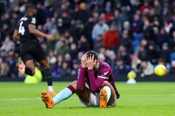 Broja sërish i dëmtuar, humb edhe ndeshjen ndaj Chelsea. Trajneri Parker zbulon problemin e shqiptarit