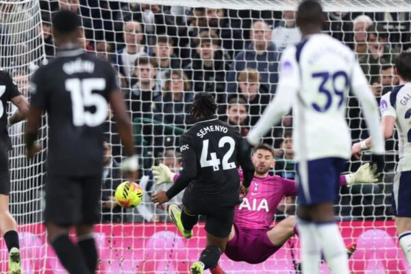 Tottenham shumë dobët, Man. City mjaftohet me dy gola për pjesën e parë (video)
