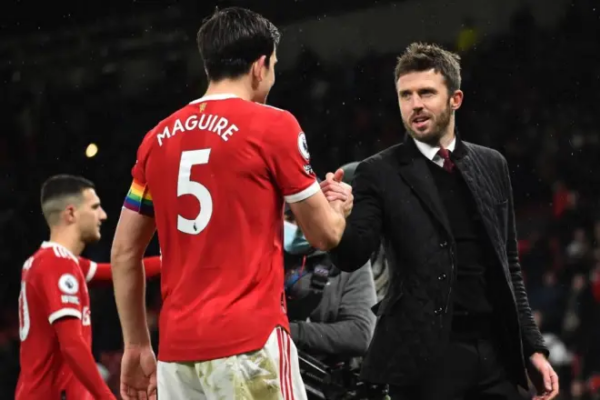 Manchester United shpik “Carrick time”; tifozët rikujtojnë epokën e Alex Ferguson
