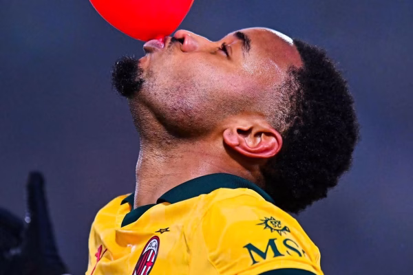 Milani mposht Bolognan