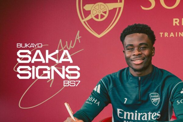 Bukayo Saka rinovon me gjigantin londinez Arsenal