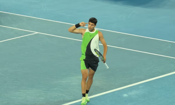 Alcaraz “turpëron” Gjokoviqin, fiton Australian Open