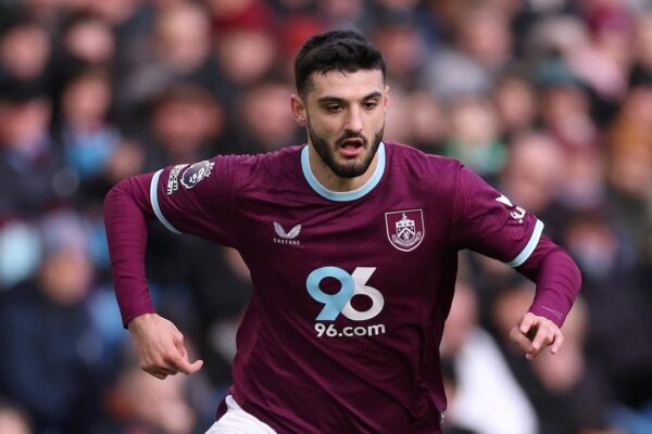 I “zhdukur” nga lista e Burnley në 2 ndeshjet e fundit, E PABESUESHME çfarë po ndodh me Armando Brojën! Zbulohet KËRKESA e sulmuesit që “shtang” edhe Sylvinhon