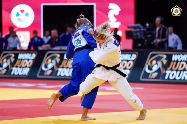 Shkëlqen Distria, rrëmben medaljen e artë në Paris