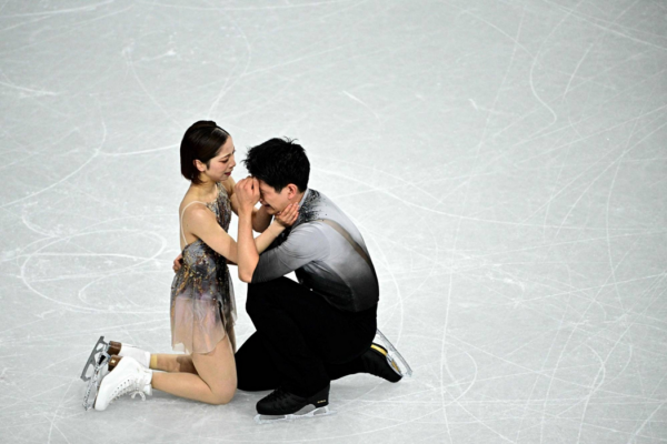 Patinazh artistik: Rikthim historik për Miura Riku dhe Kihara Ryuichi, medalje ari për Japoninë!