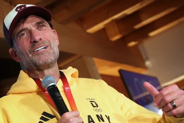 Milano-Cortina në RTSH/ Jürgen Klopp do të jetë pjesë e garës së stafetës së biathlon-it