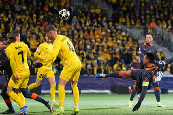 Fytyrë e qetë dhe buzëqeshje. Lautaro në versionin baba, në pritje të testeve mjekësore